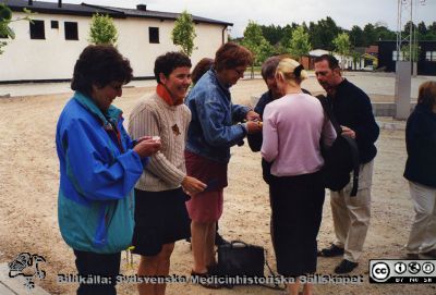 Ortopediska kliniken + anestesikliniken, Lund. Personalutflykt.
Från ortoped klin album 01, Lund. Bildkälla Berit Jakobsson. 2001. Ortopediska kliniken. Personalutflykt. Sjuksköterskan Siv Persso, undersköterskan Elisabet Gustavsson, Staffan Andersson, sjuksköteerskan Mia Walenius (i skär topp).
Nyckelord: Lund;Universitetssjukhus;USiL;Kliniker;Ortopedi;Operationsavdelning;Personal;Personalutflykt