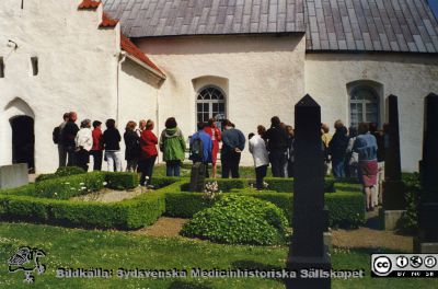 Ortopediska kliniken + anestesikliniken. Personalutflykt. Österlen. Kanske vid Ales stenar?
Från ortoped klin album 01, Lund. Fotograf Berit Jakobsson. 2001. Ortopediska kliniken + anestesikliniken. Personalutflykt till Österlen. Vid Piratens grav.
Nyckelord: Lund;Universitetssjukhus;USiL;Kliniker;Ortopedi;Personal;Personalutflykt;Anestesi;_Österlen