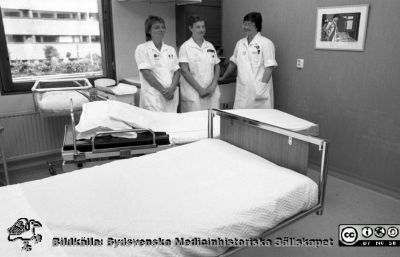 Vårdrum på kvinnokliniken i Lund 1986
Pärm Negativ S/V, färg-1986. 39/86. Kvinnokliniken i Lund. Till vänster barnmorskan Karin Thelin, i mitten undersköterskan Inger Svensson och längst till höger tf avdelningsföreståndaren Ingrid Cordesius. Från negativ.
Nyckelord: Lasarett;Lund;Universitetssjukhus;USiL;KK;Kvinnoklinik;Barn;Förlossning;Avdelning;Obstetrik;Obstetrisk