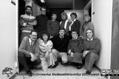 Lasarettet i Lund 1988, personalavdelningen
Sjukhusfotograferna i Lund. Pärm Sv/v neg. 1988.Persaonalavd: gruppbild 880229. Gösta Rehnstam, Nils-Göran Persson m.fl. Från negativ.
Nyckelord: Lasarettet;Lund;Universitetssjukhus;USiL;Administration;Personal;Avdelning