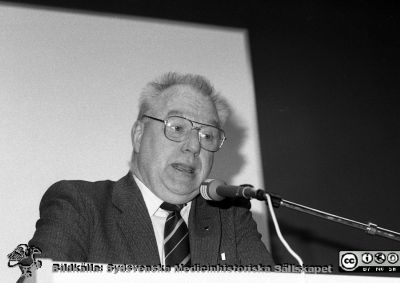  Landstingsrådet Bertil Görqansson
Lasarettsfotograferna i Lund,  pärm  Sv/v Neg, 83:2. 157. 83. Invigning, vårdcentral i Kävlinge. Landstingsrådet Bertil Görqansson talar. Från negativ.
Nyckelord: Lasarettet;Lund;Universitetssjukhuset;USiL;Invigning;Vårdcentral;Kävlinge