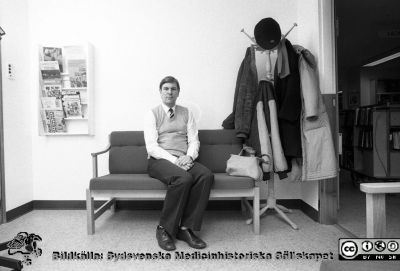Säkerhetschef Lars Franke 1983
Lasarettsfotograferna i Lund,  pärm  Sv/v Neg, 83:2.145. 83. Lars Franke, vaktansvarig och säkerhetschef. Från negativ
Nyckelord: Lasarettet;Lund;Universitetssjukhuset;USiL;Administration;Chef;Vakt;Bevakning