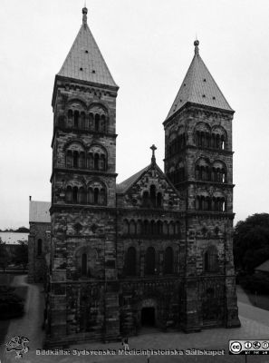 Domkyrkan i Lund 1985
Lasarettsfotograferna i Lund,  pärm  Sv/v Negativ, 1985. 61. 85-06-20. Lunds Domkyrka. Från negativ
Nyckelord: Lund;Domkyrkan;Stad