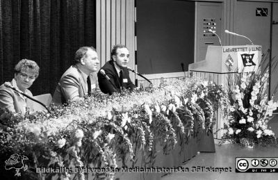 Paneldiskussion på Forskningens Dag 1985
Lasarettsfotograferna i Lund,  pärm  Sv/v Negativ, 1985.3. 81/85. Forskningens dag. Paneldiskussion, från vänster okänd, professor Bo Nilsson och professor Lars Lidgren. Från negativ
Nyckelord: Lasarettet;Lund;Universitetssjukhuset;USiL;Forskningens Dag;Ortopedi;Höftleder;Symposium;Konferens;Möte