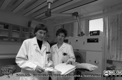 Laboratorieassistenten Majvi Persson på avdelningen för klinisk fysiologi
Sjukhusfotograferna i Lund. Pärm Sv/v neg. 1989.63. Förslagskommittén Skåne. Laboratorieassistenten Majvi Persson vid en Tomomatic 564 SPECT-maskin på avdelningen för klinisk fysiologi. Från negativ.
Nyckelord: Lund;Lasarettet;Universitetssjukhuset;USiL;Laboratorium;Avdelningen;Klinisk;Fysiologi