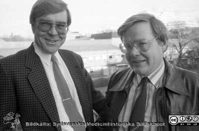 Ingvar Wiberg och Leif Granath
Lasarettsfotograferna i Lund. Blandade negativ, omärkta år 1988-1995 (lösa negativhållare). 88-11-14. Ingvar Wiberg och Leif Granath, två sjukhusadministratörer i ledande ställning i Lund. Från negativ.
Nyckelord: Lasarettet;Lund;Universitetssjukhuset;USiL;Administration;Direktion