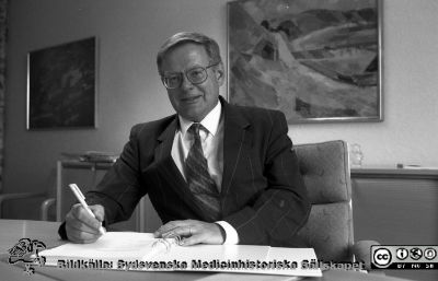 Sjukhusdirektör Leif Granath 1994
Lasarettsfotograferna i Lund. Blandade negativ, omärkta år 1988-1995 (lösa negativhållare). 94-08-25. Från negativ
Nyckelord: Lasarettet;Lund;Universitetssjukhuset;USiL;Administration;Direktör;Sjukhuschef