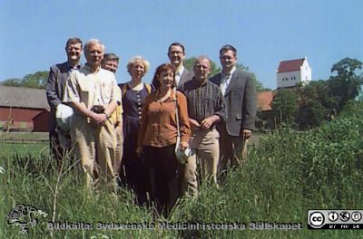 Lundbystudien 1947 - 1997
Deltagarna i Lundbystudien i juli 1997 nedanför Dalby kyrka, ungefär där Erik Essen-Möller stod med sina medarbetare 1947 när Lundbystudien startades. Från vänster: Anders Odensten (administratör), Per Nettelbladt, Per Toråker (skymd), Cecilia Mattisson, Lena Otterbäck (administratör), Mats Bogren, Leif Öjesjö, Erik Hofvendahl. Bildkälla: Per Nettelbladt 2016.
Nyckelord: Lasarettet;Lund;Universitetssjukhuset;USiL;Psykiatriska;Kliniken