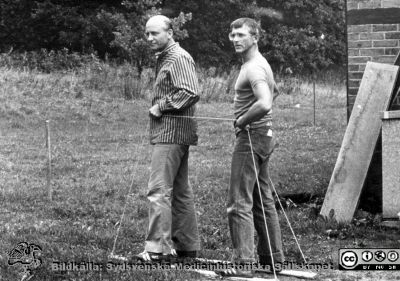 Infektionskliniken i Lund Infektionsläkarna Erik Dahlquist och Jean Henrik Braconier på en personaltillställning, troligen på 1980-talet. 
Album Infektionskliniken, Bo Ursing1958-1996.	Erik Dahlquist och Jean Henrik Braconier på en personaltillställning, troligen på 1980-talet. Från originalfoto. Monterat.
Nyckelord: Lasarettet;Lund;Universitetssjukhuset;USiL;Infektion;Kliniken;Epidemiologiska