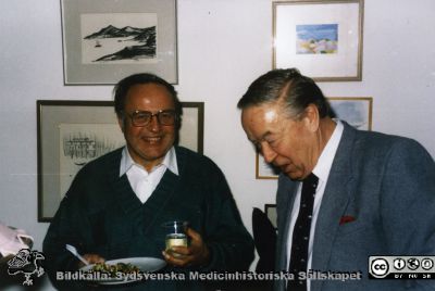 Docent Bo Ursing  och professor Folke Nordbring på infektionskliniken i Lund
Album Infektionskliniken, Bo Ursing1958-1996.	Foto kanske på 1980-talet och i varje fall före 1994. Från originalfoto. Monterat.
Nyckelord: Lasarettet;Lund;Universitetssjukhuset;USiL;Infektion;Epidemiologiska;Kliniken