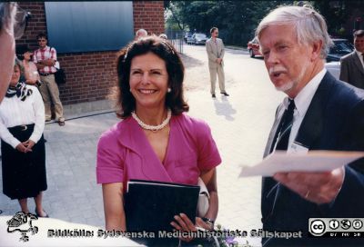 Drottning Silvia vid invigningen 1996 av Wallenberg Neurocenter på BMC
Drottning Silvia tillsammans med medicinska fakultetens dekanus, professor Per Belfrage vid invigningen 1996 av Wallenberg Neurocenter på BMC. Foto från Ingegärd Lindqvist, september 2015.
Nyckelord: Lasarettet;Lund;Universitetssjukhuset;USiL;Forskningens Dag;Drottning, BMC