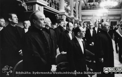 Professorsinstallation i Lunds Universitets aula.
 Bengt Falck närmast kameran. Alltså rimligen vid hans installation. Gynekologen Lars Philip Bengtsson längst till höger i främsta raden
