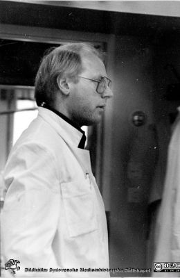 Anestesiologen och dokdoranden Nils Dahlgren.
Ur Bo Siesjös fotoalbum 1964 - ~1992. Anestesiologen och doktoranden Nils Dahlgren.
Nyckelord: Neuroforskning;Anestesi;Medicinska fakulteten;Universitetet i Lund;Experimentell hjärnforskning;Universitetssjukhuset i Lund