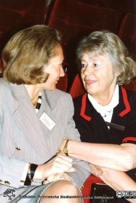 Elisabeth Edholm Fernström och kanslidirektör Ingegerd Lindqvist
Ur Bo Siesjös fotoalbum 1964 - ~1992.  Elisabeth Edholm Fernström och kanslidirektör Ingegerd Lindqvist på ett Fernströmsymposium 1994.
Nyckelord: Fernströmmöte;Symposium;Experimentell hjärnforskning;Medicinska fakulteten;Lunds universitet