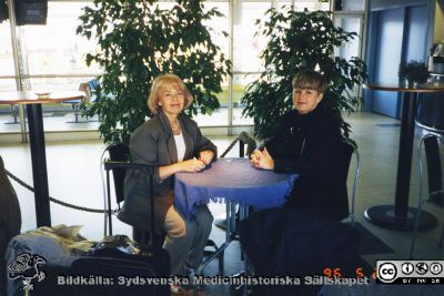 Ortopediska kliniken i Lund 1996. Sjuksköterskorna Ann Marie Sörensen och Lotta Nilsson.
Från ortoped klin album 01, Lund. Fotograf Berit Jakobsson. 1996. Sjuksköterskorna Ann Marie Sörensen, Lotta Nilsson.
Nyckelord: Lund;Universitetssjukhus;USiL;Kliniker;Ortopedi;Personal;Sjuksköterskor