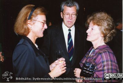 Philip Sandblom-symposium 1993
Universitetets rektor Boel Flodgren, professor Sven-Erik Bergentz och Ulla Hedner Bergentz.  Foto.
Nyckelord: Lasarettet;Lund;Universitetssjukhuset;USiL;Kirurgiska;Kliniken;Symposium;Möte;Bankett;Fest