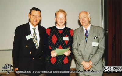 Sten Tibblin-symposium 1999
Professor Stig Bengmark, troligen Sten Tibblins efterträdare Johan Westerdahl,  professor Ingemar Ihse. Foto.
Nyckelord: Lasarettet;Lund;Kirurgiska;Kliniken;Universitetssjukhuset;USiL