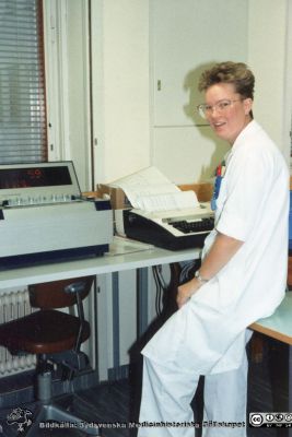 Avdelningen för klinisk kemi i Lund på 1980-talet. Eva Lundin
Från Boel Ohlsson, Klin.kem. lab. Lund, foto nära 1984. Eva Lundin
Nyckelord: Laboratorium;Lasarettet;Lund;Universitetssjukhuset;USiL;Klinisk;Kliniskt;Kemiska;Avdelningen