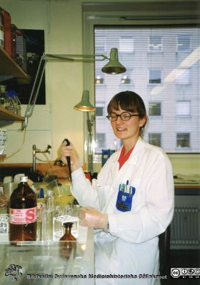 Avdelningen för klinisk kemi i Lund. Maria Berggren Söderlund (läkare)
Från Boel Ohlsson 2016, Klin.kem. lab.  Lund. 	Bilder från lab Maria Berggren Söderlund (läkare)
Nyckelord: Laboratorium;Lasarettet;Lund;Universitetssjukhuset;USiL;Klinisk;Kliniskt;Kemiska;Avdelningen