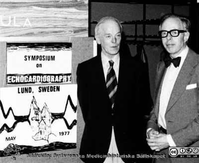 Inge Edler och Hellmuth Hertz vid ett symposium 1977 i aulan på Universitetssjukhuset i Lund
Inge Edler och Hellmuth Hertz vid ett symposium 1977 i aulan på Universitetssjukhuset i Lund för att hedra deras insatser för klinisk ekokardiografi. Okänd fotograf. Bildkälla UB Lund 2020, H. Westlings arkiv.
Nyckelord: Symposium;Ekokardiografi;Hedersbevisning;Lasarettet i Lund;Medicinsk teknik