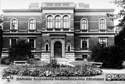 Fysiologiska institutionen i Lund i mitten på 1900-talet.
Fysiologiska institutionen i Lund i mitten på 1900-talet. Fotograf okänd. "Puggedammen" i förgrunden.  Bildkälla UB Lund 2020, H. Westlings arkiv.
Nyckelord: Fysiologisk institution;Universitetet i Lund;Medicinsk fakultet