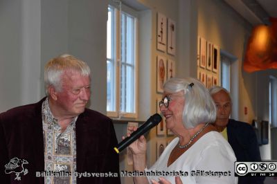 Boksläpp och mingel 210830 på Livets Museum i Lund.
Boksläpp 210830 på Livets Museum i Lund. SMHS ordförande Britta Stenstam introducerar huvudredaktören Bo Eklöf. Professor Lars Malm står strax bortom.
Nyckelord: Boksläpp;Bokrelease;Livets Museum;SMHS;Sydsvenska medicinhistoriska Sällskapet;Publicering;Supplement