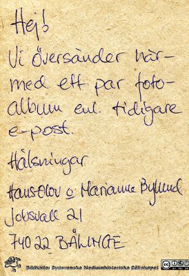 Album SSSH Lund 1927.
Album SSSH Lund 1927, skapat av SSSH-sköterskan "ego", med bilder från sin utbildningstid och senare genom flera decennier. Bilden vidar det mycket enkla donationsbrevet. Dessvärre har det ännu 2025 inte gått att få fram information hur album nått donatorerna. eller vem albumets "Ego" var".
Nyckelord: Lasarettet i Lund;Södra Sveriges Sjuksköterskehem;SSSH;Sydsvenska Medicinhistoriska Sällskapet;SMHS