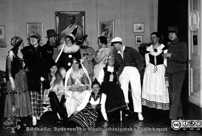 Album SSSH Lund 1927
Album SSSH Lund 1927, skapat av SSSH-sköterskan "ego", med bilder från sin utbildningstid och senare genom flera decennier. Bildtext "Provsysterhippa Lund, 1927. " Foto Salongen på SSSH.
Nyckelord: Lasarettet i Lund;Södra Sveriges Sjuksköterskehem;SSSH;Sydsvenska Medicinhistoriska Sällskapet;SMHS