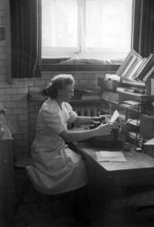 Filnamn=100423-016Copp.jpg
Filstorlek=90KiB
Dimensioner=699x1024
Uppladdade datum=13 Nov 2015 100423-016Copp.jpg