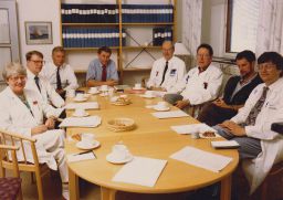 Filnamn=160628-G_Klinikledningsmote_4_93Copp.jpg
Filstorlek=120KiB
Dimensioner=1024x726
Uppladdade datum=21 Sep 2016 160628-G_Klinikledningsmote_4_93Copp.jpg