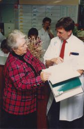 Filnamn=160628-L_Ulla_Leissner_och_JW_1993Copp.jpg
Filstorlek=100KiB
Dimensioner=670x1024
Uppladdade datum=21 Sep 2016 160628-L_Ulla_Leissner_och_JW_1993Copp.jpg
