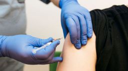Filnamn=220211VaccineringCpg.jpg
Filstorlek=54KiB
Dimensioner=1024x574
Uppladdade datum=11 Feb 2022 220211VaccineringCpg.jpg