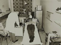 Filnamn=CBF-lab_ca_1965.jpg
Filstorlek=132KiB
Dimensioner=954x711
Uppladdade datum=21 Feb 2016 CBF-lab_ca_1965.jpg