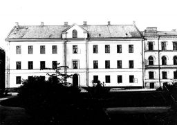 Filnamn=Gamla_med_klin-_redCpg.jpg
Filstorlek=121KiB
Dimensioner=1024x729
Uppladdade datum=05 Feb 2020 Gamla_med_klin-_redCpg.jpg