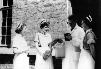 Läkare och sköterskor på urologen