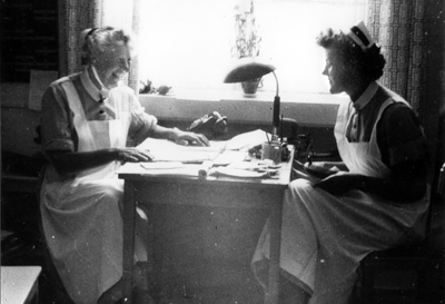 Två urologsköterskor