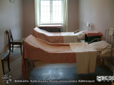 Medicinhistoriska museet i Lund år 2006. Ett 2-bäddsrum på St Lars.
Medicinhistoriska museet på St Lars i Lund. Foto 2006. Ett rum på St Lars för 2 patienter.
Nyckelord: 2006; Medicinhistoriskt; Museum; St Lars; Lund; 2-bäddsrum