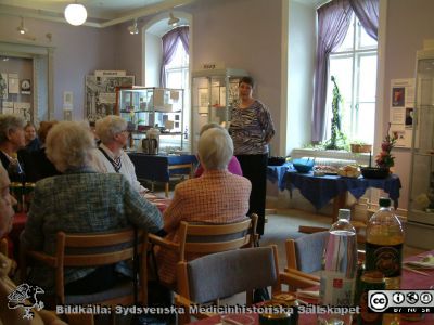 Värdkaffe år 2006 strax innan Medicinhistoriska Museet i Lund stängdes.
Medicinhistoriska Museet på St Lars-området i Lund. Gemensam kaffeträff med museivärdarna år 2006 strax innan museet stängdes. Intendent Pia Michelsen talar.
Nyckelord: 2006; Medicinhistoriskt; Museum; St Lars; Lund; Värdkaffe; Pia; Michelsen