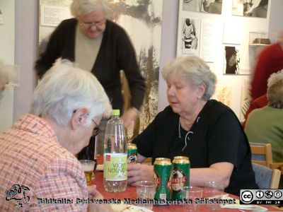 Värdkaffe år 2006 strax innan Medicinhistoriska Museet i Lund stängdes.
Medicinhistoriska Museet på St Lars-området i Lund. Gemensam kaffeträff med museivärdarna år 2006 strax innan museet stängdes. 
Nyckelord: 2006; Medicinhistoriskt; Museum; St Lars; Lund; Värdkaffe