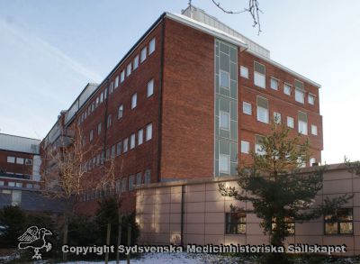 Onkologiska kliniken från nordväst
Strålbehandlingsavdelningen till höger i bild. Universitetssjukhuset i Lund, januari 2010.
Nyckelord: Strålbehandling;Onkologi;Onkologisk;Klinik;Lund;2010;Lasarettet;Universitetssjukhuset;SUS;USiL