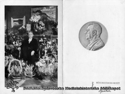 Fredrik Montelin, apotekare på apoteket Svanen och kommunalman i Lund, 70 år 1941
Fram- och baksida av fyrsidigt vikt tack-kort från apotekaren Fredrik Montelin i Lund efter uppvaktningen på hans 70-årsdag 17/1 1941. Fil 101128-020 har de andra två sidorna.
Nyckelord: Apotek;Apotekare;Fredrik;Montelin;Lund;1941;Tryck;Tack-kort;Kapsel 08