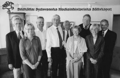 Prof Bengt Borgström i Lund (medicinsk kemi) med en skara adepter. 
Från vänster prof Tadeusz Wieloch, prof Eva Degerman, prof Jakob Donnér, prof Bengt Borgström, prof Per Belfrage, prof Charlotte Erlanson-Albertsson, prof Åke Nilsson, prof Cecilia Holm, prof Peter Nilsson-Ehle.
Nyckelord: Professor;Bengt;Borgström;Medicinsk kemi;Kemi;Medicinsk;Adepter;Tadeusz;Wieloch;Jakob;Donnér;Bengt;Borgström;Per;Belfrage;Charlotte;Erlanson-Albertsson;Åke;Nilsson;Cecilia;Holm;Peter;Nilsson-Ehle