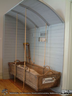 Lunnarpskorgen på Medicinhistoriska Museet på St Lars i Lund 2006
Medicinhistoriska museet på St Lars i Lund. Foto 2006. Utställningen "Lunnarpskorgen"
Nyckelord: 2006;Medicinhistoriskt;St Lars;Lunnarp;Lunnapskorgen;Sjuktransport;Utställning;Museum; Lund