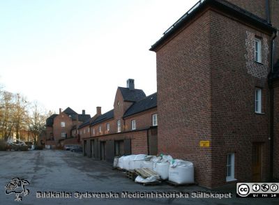 Universitetssjukhuset i Lund 2015
Livets Museum, Fasad mot norr. Mark- och Parktjänst har lokalerna i bottenpanet liksom restaurang Valvet längst bort. Sedan hösten 2014 har Livets Museum kontor på översta våningen i Östra Valvtornet. Restaurang Valvet har personalrum i tornets mellanvåning.
Nyckelord: Lasarett;Lund;Universitet;Universitetssjukhus;USiL;Museum;Valvet