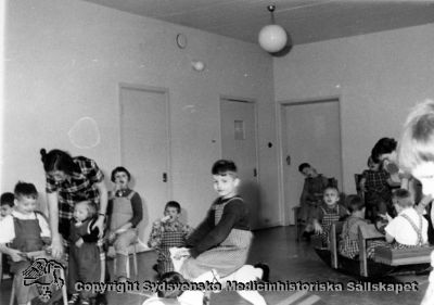 Barn på Vipeholms sjukhus i Lund
Vipeholm Barnpatienter. Foto Omonterat
Nyckelord: Barn;Vipeholm;Kapsel 14;Foto;Omonterat;Barnpatienter