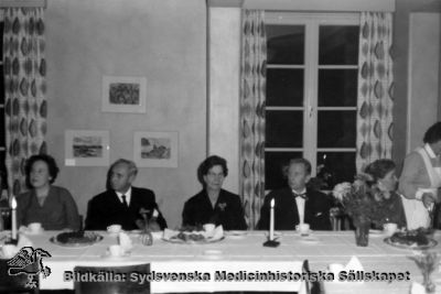 Fest för medaljörer. 
Vipeholm fester. Stämpel: 776D. Foto Omonterat. Troligen Hugo Fröderberg som nr 2 från vänster. Foto i mitten på 1900-talet.
Nyckelord: Vipeholm;Fest;Foto;Omonterat;Kapsel 14;Hugo;Fröderberg