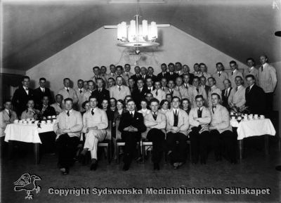 Årsmöte 1937 med Statens Sjukhuspersonals förbund (SSF), avd 19, på Vipeholms sjukhus i Lund
Sekt. 9, Vipeholm, Facklig verksamhet. Årsmöte 1937. Foto Omonterat
Nyckelord: Vipeholm;Personal;Förbund;Sjukhuspersonal;Statens;Avd. 19;rsmöte;1937;Foto;Omonterat