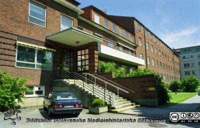 Öronkliniken i Trelleborg
Album MAS 1999. II. Från fotograf Björn Henrikssons samling. 99-10739. 5/6-99. Trelleborg; Öronkliniken. Från negativ.
Nyckelord: Trelleborg;Sjukhus;ÖronÖNH;Näsa;Hals;Fasad
