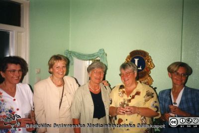Fest med personal på urologiska kliniken i Malmö och i Margaretapaviljongen i Pildammsparken, 1990-talet.
 Från vänster okänd sjuksköterska, Elisabet Lövdahl, Elsie Källsbo, Kerstin Gustavsson och Margareta Grabe.
Nyckelord: MAS;UMAS;Malmö_;Allmänna;Sjukhus;Sköterska;Fest