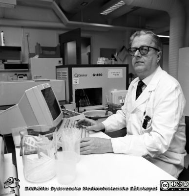 Jan-Olof Jeppsson klinisk kemist i Malmö
Ur album 1994 I. 
Nyckelord: UMAS;MAS;Malmö_;Allmänna;Sjukhus;Medicin;Kemi;Klinisk